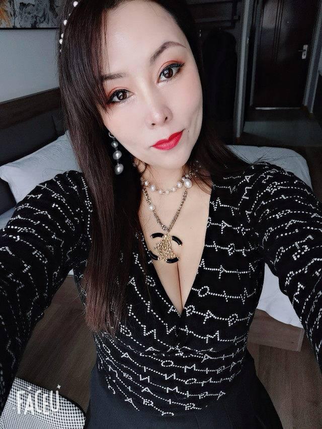 城阳区漂亮的大胸熟女